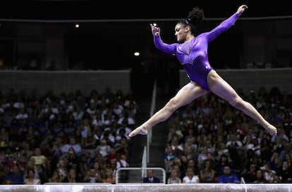 Laurie Hernández en San José (California), durante las pruebas para el equipo olímpico de Río 2016.