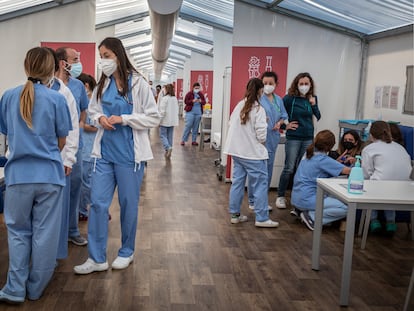 Vacunación de docentes en Valencia, el 15 de marzo, justo antes de la suspensión de la administración de la AstraZeneca.