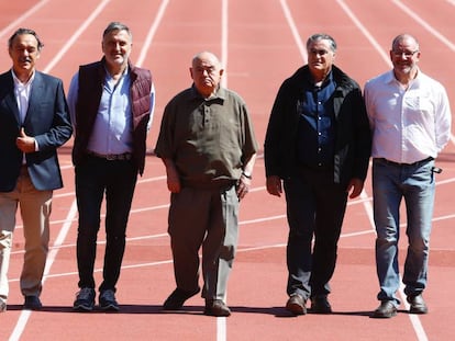 De izquierda a derecha: Celorrio, Menéndez, Herrero (el entrenador), Misioné y Díaz Flor, en el CAR de Madrid.