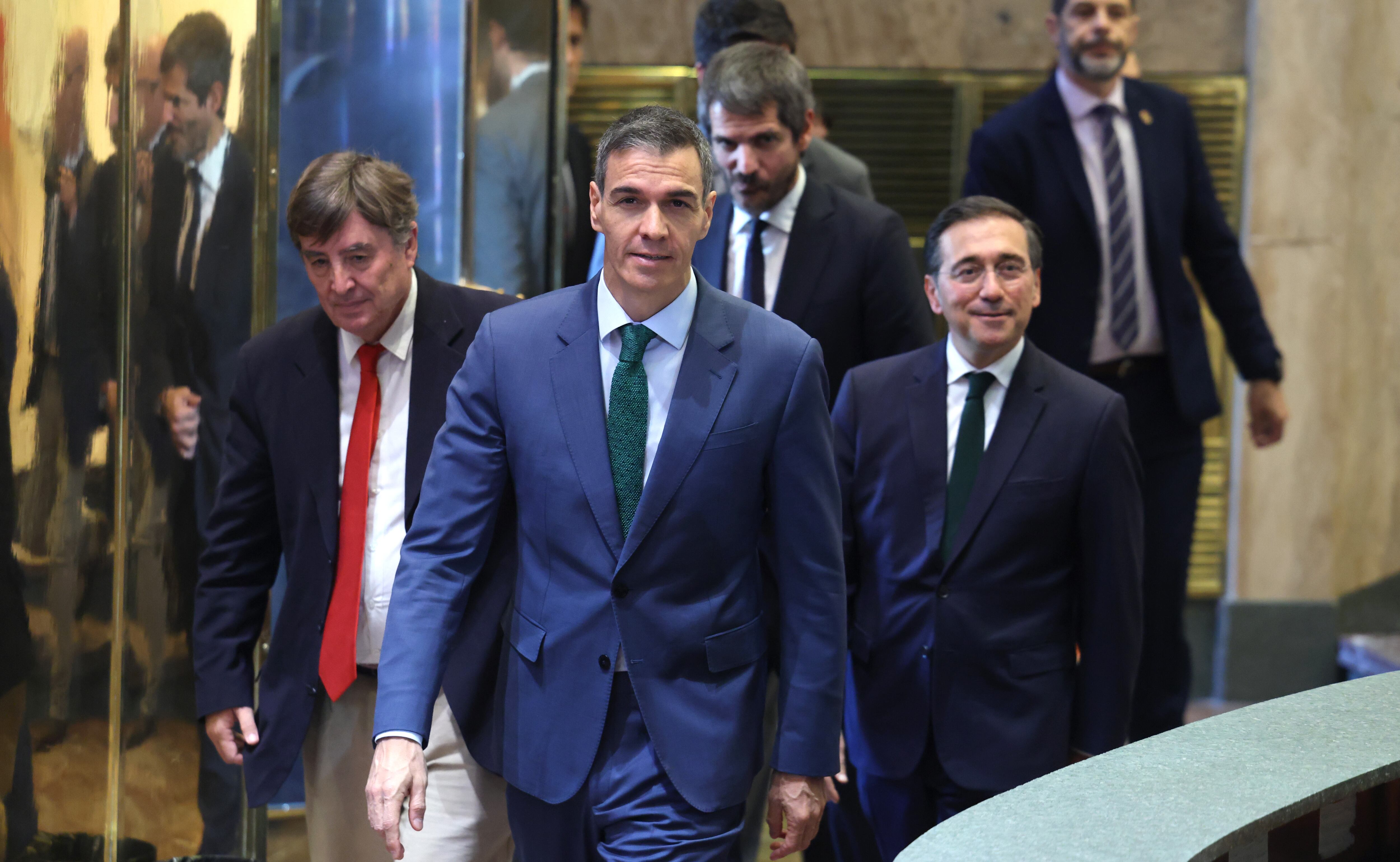 Sánchez se defiende al contraataque para ganar tiempo y llegar al verano