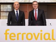 El presidente de Ferrovial, Rafael del Pino, junto al consejero delegado del grupo, Ignacio Madridejos, en la junta celebrada en Ámsterdam (Países Bajos).