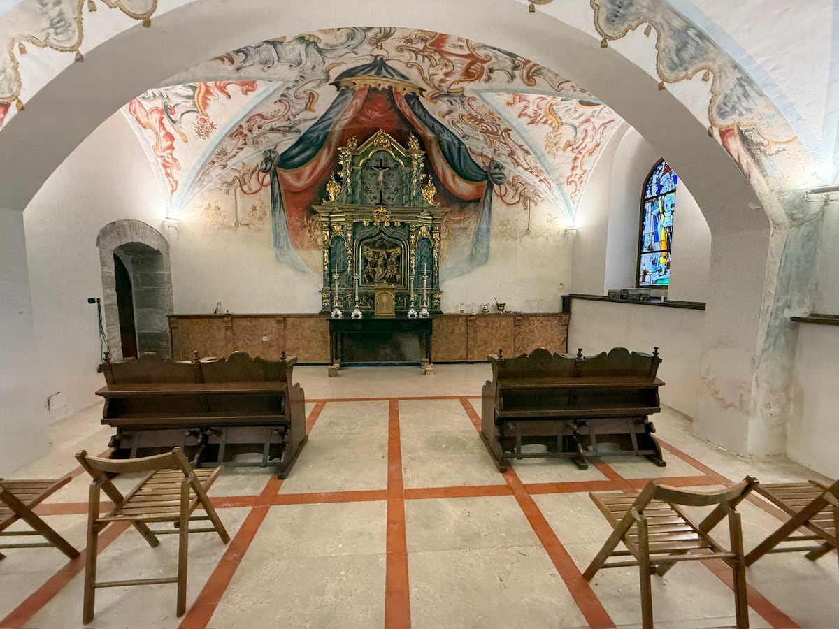 Una cocina arrancada, ratones y pergaminos del siglo XIV tapados con mantas: así quedó el monasterio tras la salida de las monjas rebeldes