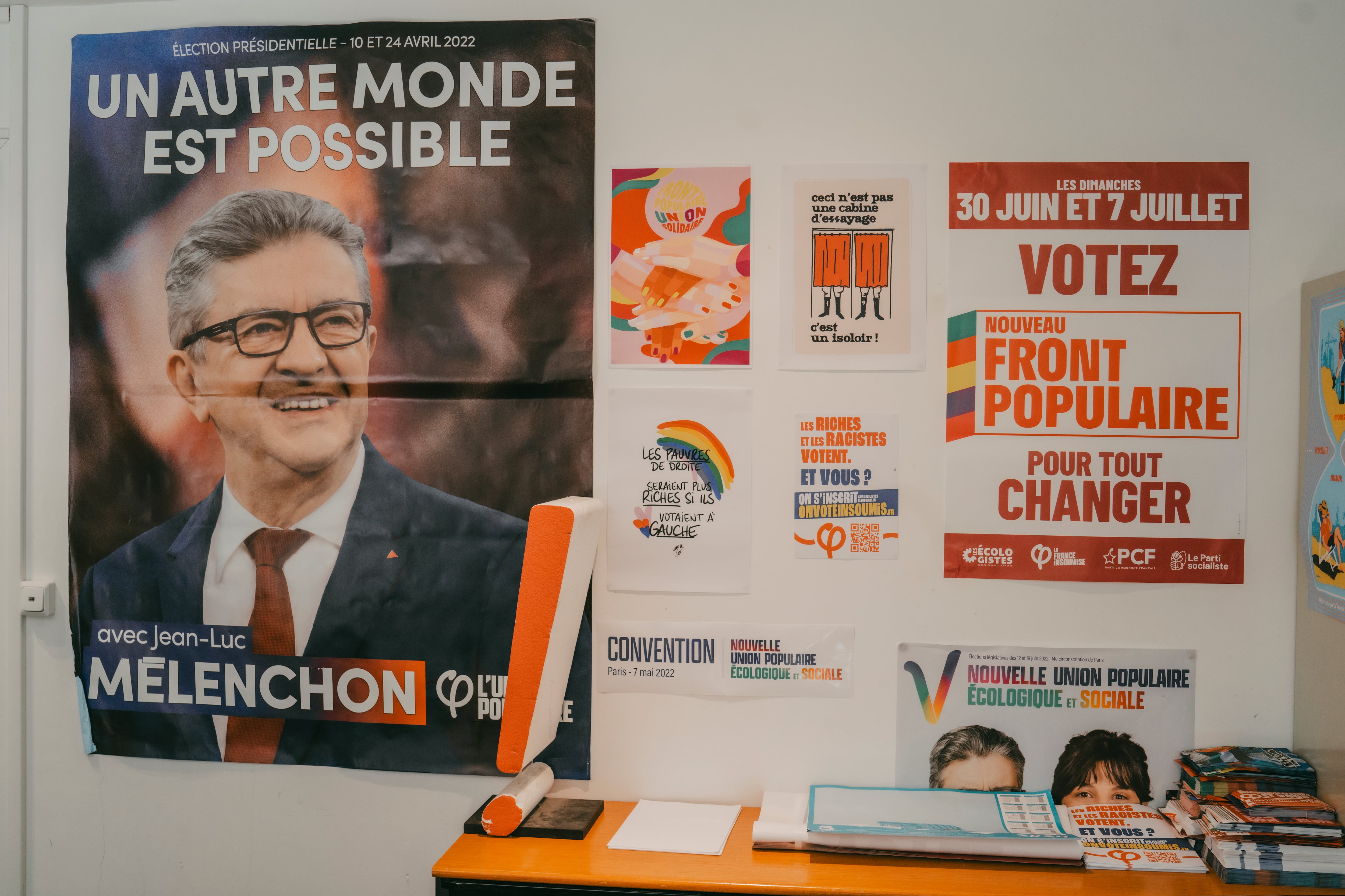 Retrato de Jean-Luc Mélenchon na sede da France Insumisa (LFI).