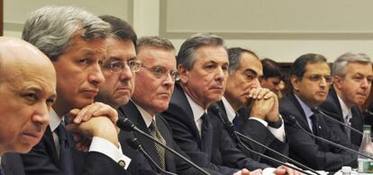 Los directivos de los grandes bancos de Estados Unidos comparecen ante el comit&eacute; de finanzas de la C&aacute;mara de Representantes en 2009.