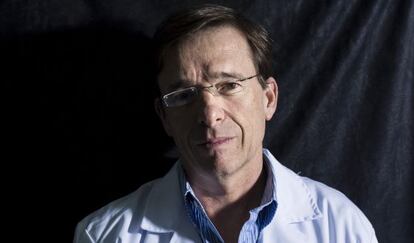 El doctor Jose Ramon Arribas, en el Hospital La Paz.