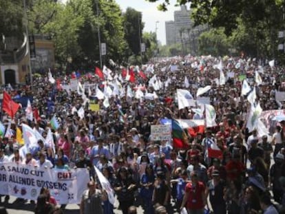 Las manifestaciones, menos violentas que al comienzo de la crisis, no impedirán que se celebren dos foros internacionales, APEC y COP25, las próximas semanas en el país