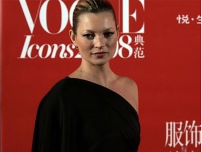 Kate Moss está preparando su inmersión en el mundo del cine, según ha asegurado uno de sus amigos. La modelo se ha asociado con el controvertido jurado de <i>Britain&#39;s got talent</i>, Simon Cowell para crear una productora. Tanto Cowell como el empresario Philip Green han pensado en Moss para que se ocupe del "estilo y la imagen de la marca", ha comentado el amigo de Kate.