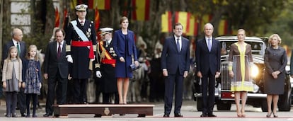 La Familia Real presenciando el Desfile del Día de la Hispanidad.