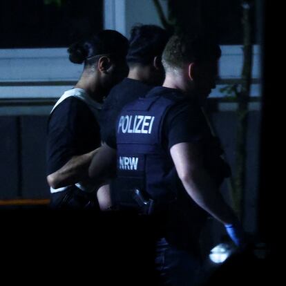 Police officers detain a person, following an incident in which several individuals were killed after a man randomly stabbed passers-by with a knife at a city festival, in Solingen, Germany, August 24, 2024. REUTERS/Thilo Schmuelgen