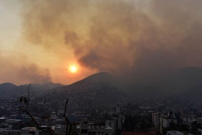 Acapulco es uno de los destinos turísticos más emblemáticos de México, se enfrenta nuevamente a una crisis ambiental tras el huracán Otis gracias a los incendios forestales que se han desatado en diferentes puntos de la región.