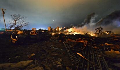 La devastadora explosión ha dejado víctimas mortales y alrededor de un centenar de heridos, según informó en rueda de prensa el portavoz del Departamento de Seguridad Pública de Texas, D.L. Wilson, quien no quiso confirmar el número de fallecidos.