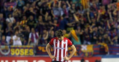 Llorente, cabizbajo, tras la derrota ante el Barça en la final de la Copa del Rey