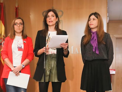 Diputadas de los grupos parlamentarios de Más Madrid, Unidas Podemos, PSOE y Cs leen una declaración conjunta por motivo del día internacional de la mujer.