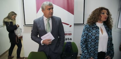 Los abogados Manuel Seco e Inmaculada Torres, en Sevilla.