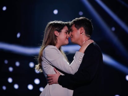 Amaia y Alfred en un momento de la actuación de 'Tu canción'.