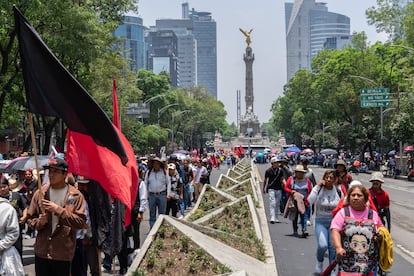 Integrantes de la CNTE durante una protesta en Paseo de la Reforma, en Ciudad de México.