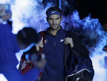 Federer, a su salida a la pista del O2 de Londres.