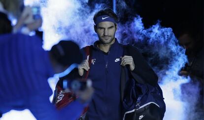 Federer, a su salida a la pista del O2 de Londres.