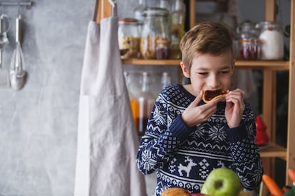 Los padres y madres deben ser capaces de hacer entender que ese tipo de alimentos son perjudiciales para la salud.