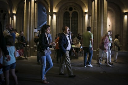 El candidat del PSC, Miquel Iceta, abans de votar a l'edifici històric de la Universitat de Barcelona.