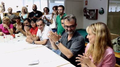 El representant del comitè del comitè de vaga celebra els resultats.