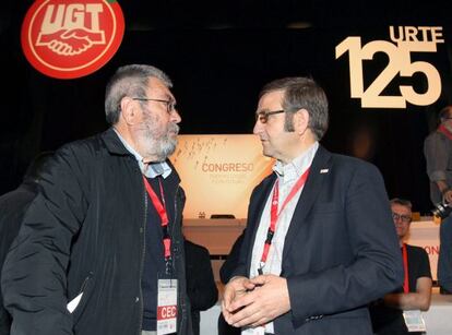 Cándido Méndez y Dámaso Casado momentos antes de la apertura del XI Congreso de UGT-Euskadi.