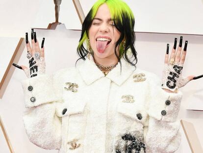 La cantante Billie Eilish, posando antes del inicio de la ceremonia de los Oscar 2020, el febrero pasado.