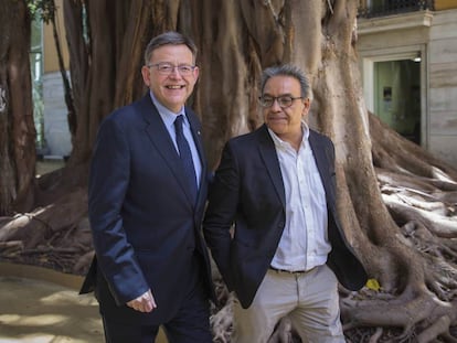 El presidente Ximo Puig con el portavoz socialista Manolo Mata.