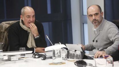 Martín Garitano y el diputado foral Jon Peli Uriguen durante una comparecencia en las Juntas Generales de Gipuzkoa.