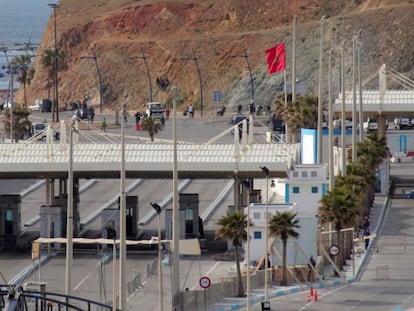Paso fronterizo entre Ceuta y Marruecos.