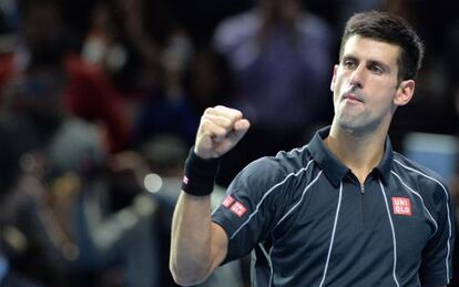 Djokovic celebra la victoria ante Federer.