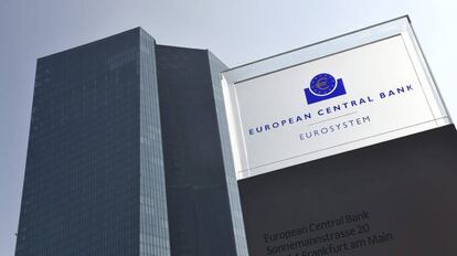 Vista del logotipo del Banco Central Europeo (BCE) en su sede de Fráncfort, Alemania. EFE/Archivo