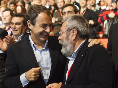 Zapatero y Cándido Méndez, en el acto de UGT en Pamplona.