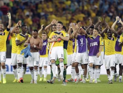 Los jugadores colombianos celebran la victoria ante Uruguay.