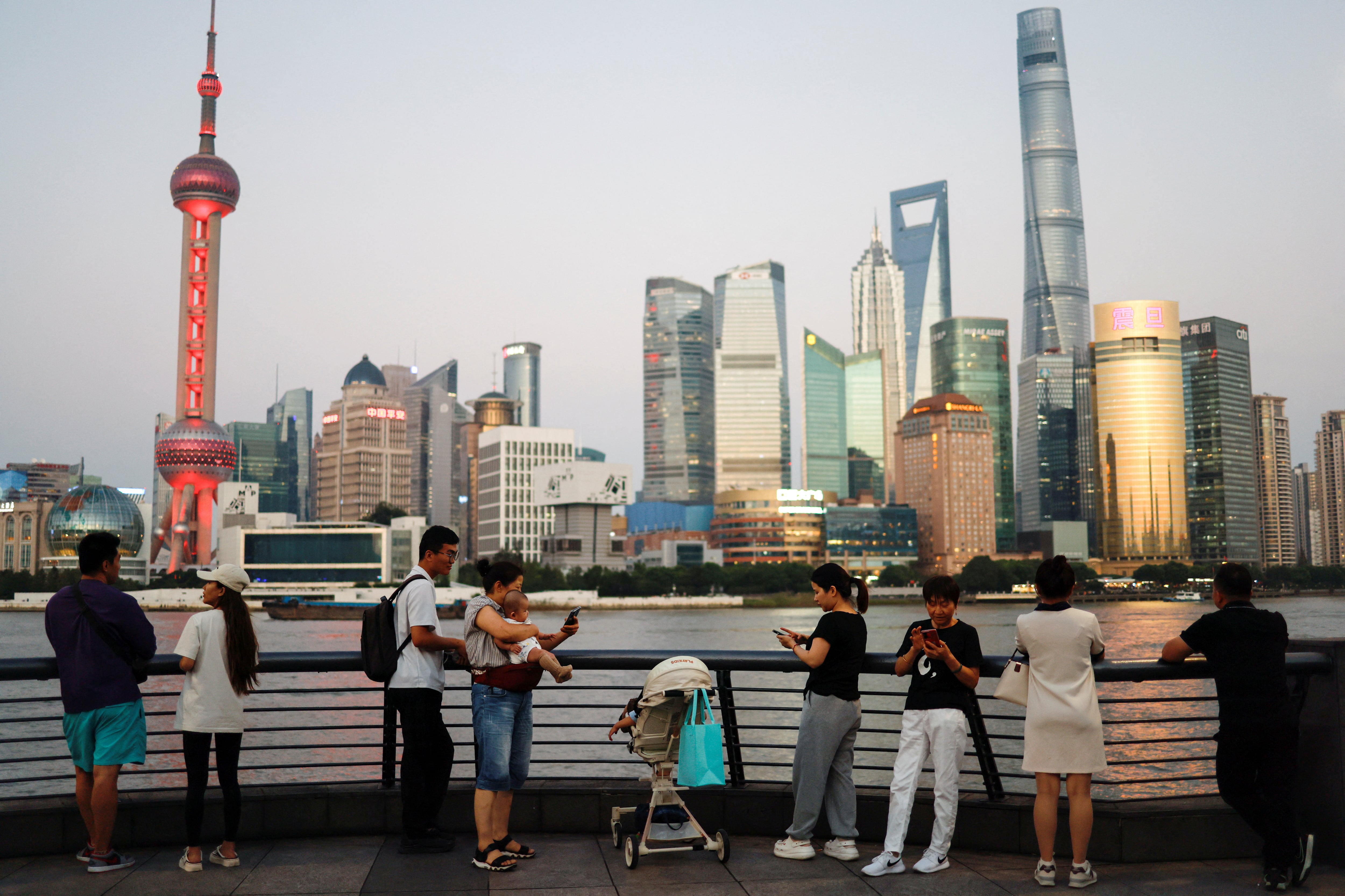 Vista de Pudong, distrito financiero de Shanghái (China).