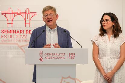 El presidentE de la Generalitat, Ximo Puig, acompañado por vicepresidenta, Aitana Mas, durante la clausura de su Seminari de Govern-Estiu 2022.