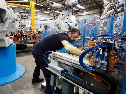 Interior de una fábrica de Gestamp, cerca de Barcelona.