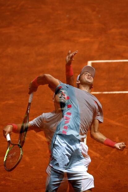 El tenista español Jaume Munar saca ante el ruso Karen Khachanov, el 6 de mayo de 2019.