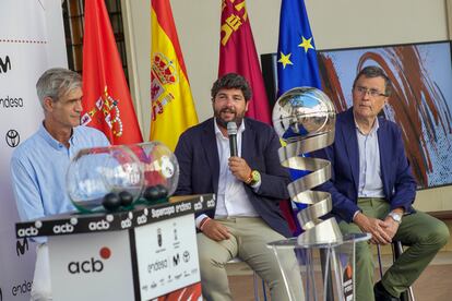 Pacto de Feijóo y Abascal influye en el pacto para la Región de Murcia de PP y Vox para el presidente Fernando López Miras.