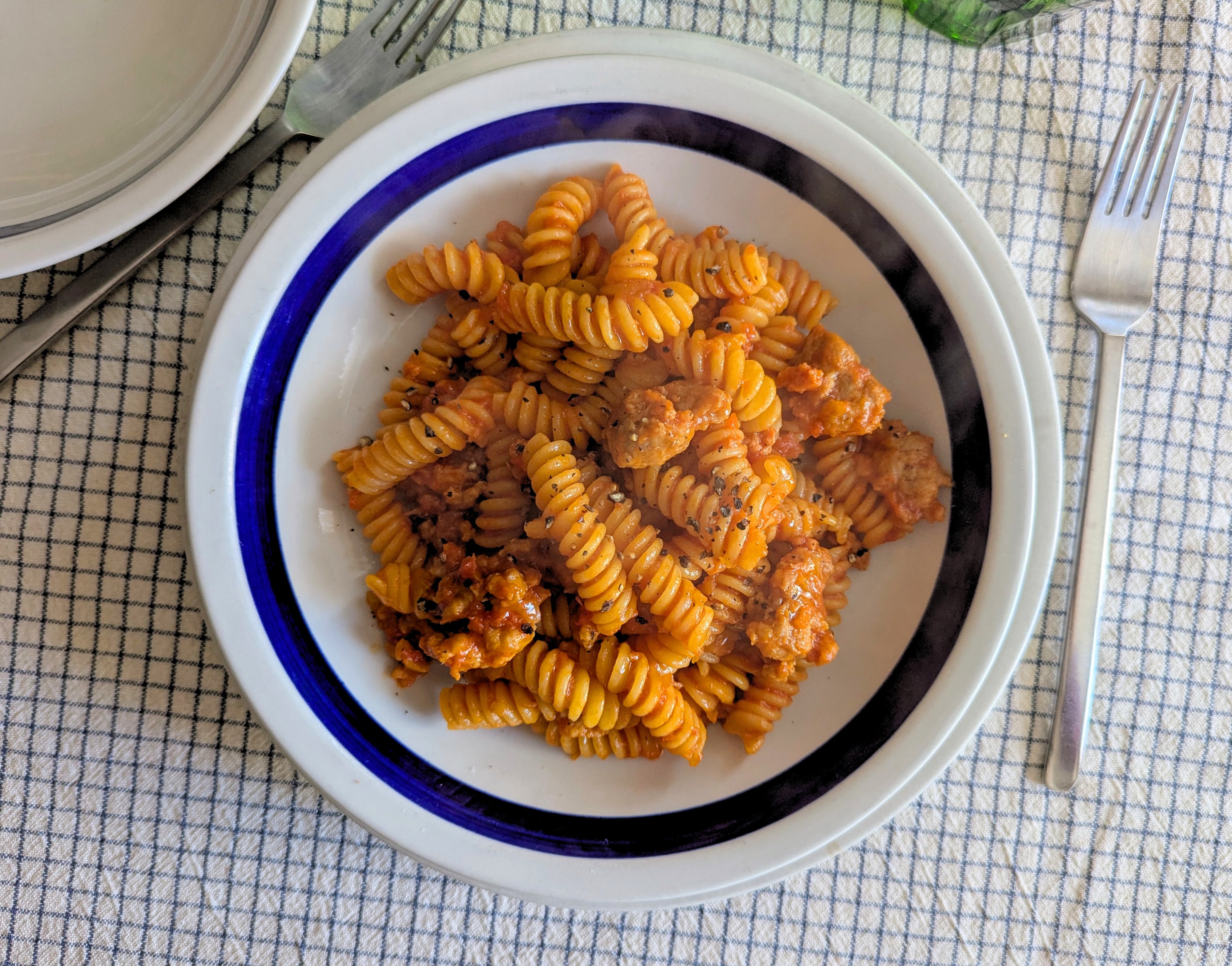 Pasta ‘sarda’ con tomate, chorizo criollo y azafrán