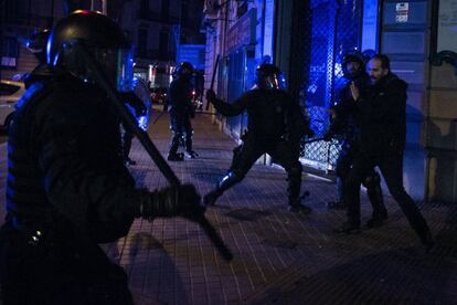 Clashes in Barcelona lasted four hours. 