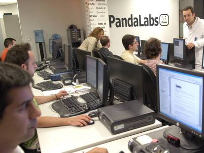 Empleados en un centro de Panda Security, en una imagen de archivo. 