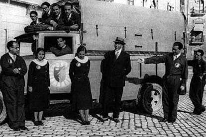 Federico García Lorca, segundo por la derecha, con Pedro Salinas, en el centro, y miembros de La Barraca.