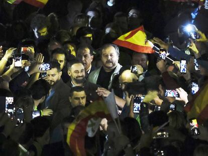 Vox leader Santiago Abascal (center), this Wednesday in Seville.