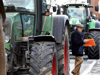 Agricultores, ganaderos y trabajadores del sector primario se manifiestan en Navarra. 