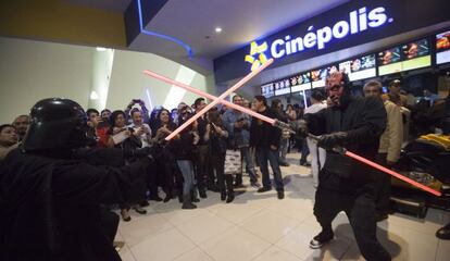 Los fanáticos de Star Wars en el estreno de la película.