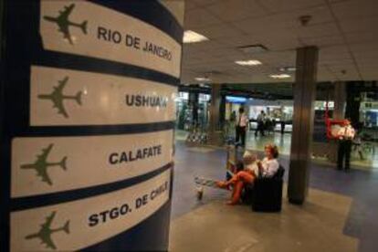 Los itinerarios tuvieron que ser dirigidos al aeropuerto Aeroparque Jorge Newbery, la segunda terminal de la capital argentina, y al de Montevideo (Uruguay). EFE/Archivo