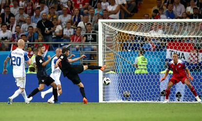 El gol inaugural de Milan Badelj.