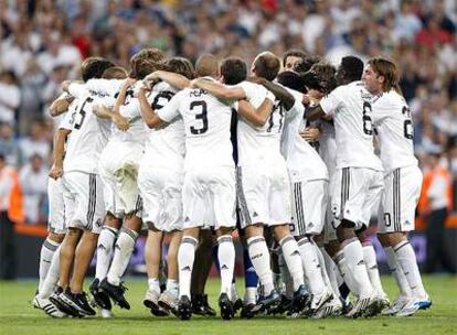 Los jugadores madridistas celebran la victoria ante el Valencia