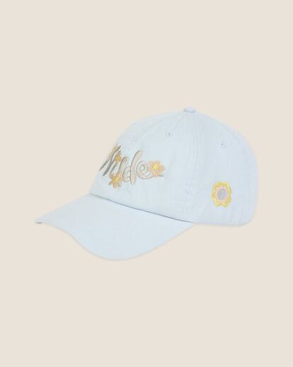 Esta gorra en azul pastel y con el logo de Nude Project y flores bordadas tiene ese aire romántico imprescindible.

32€